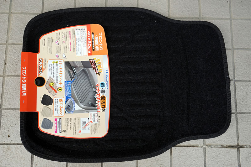 Fiat500納車から6年間も使ったフロアマットを買い替えてみた Fiatのある風景 New Fiat500のブログ トラブル 故障 Diy作業記録